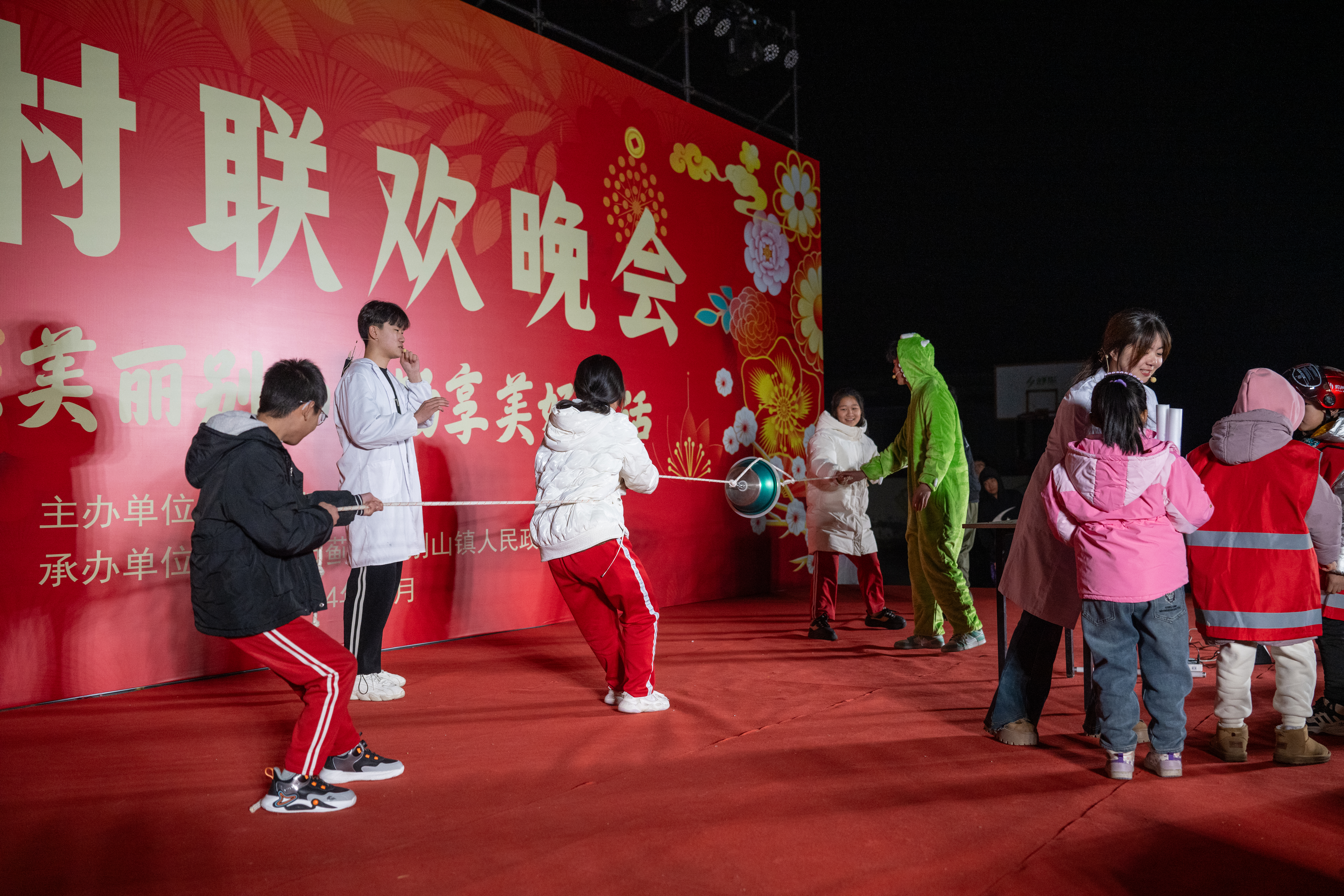 beat365中文版官方网站赴蓟州区别山镇举办乡村联欢晚会